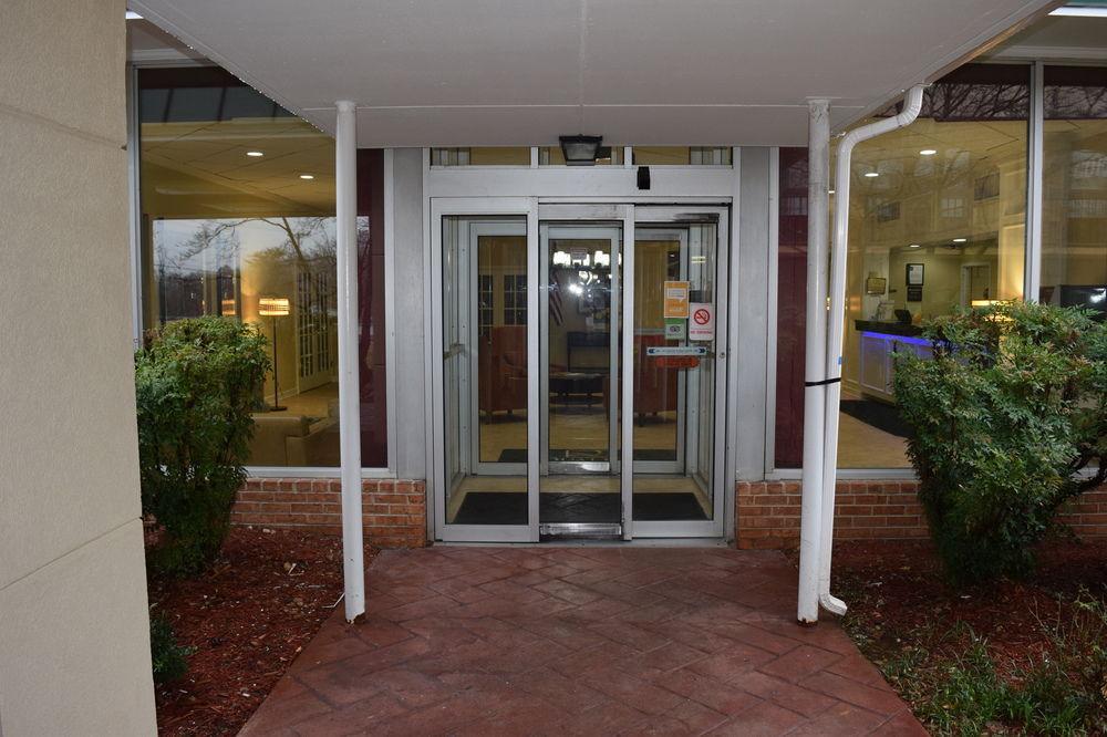 Quality Airport Inn