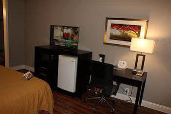 Inn Quality Airport 2*