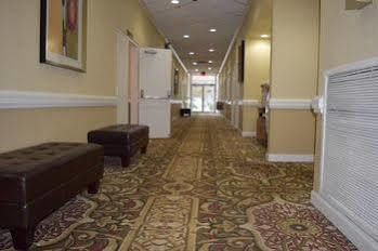 Inn Quality Airport 2*