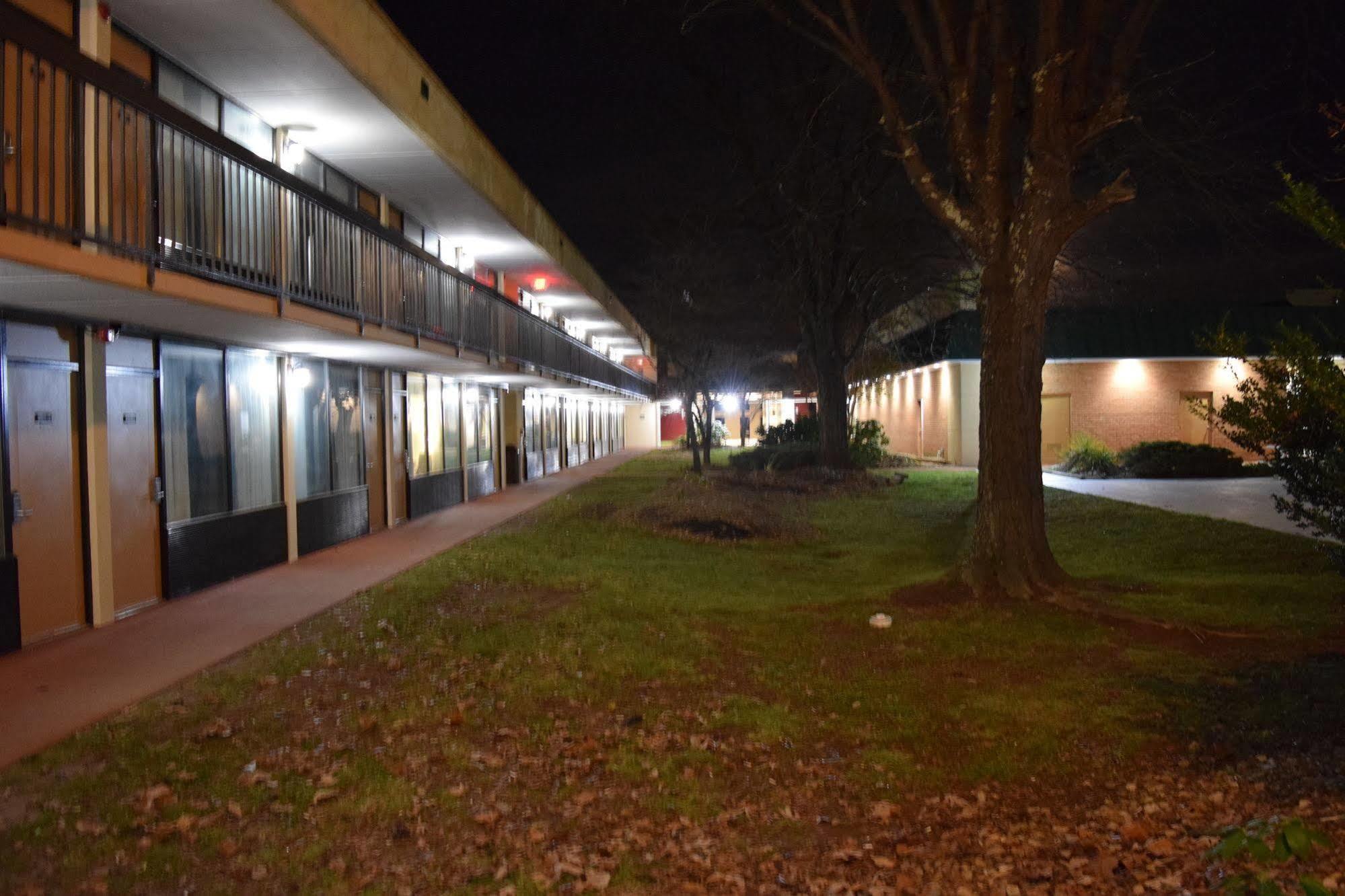 Quality Airport Inn 2*